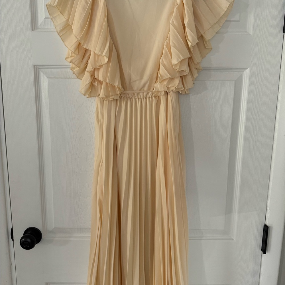 Polagram cream flutter sleeve, pleated dress - Picture 9 of 16